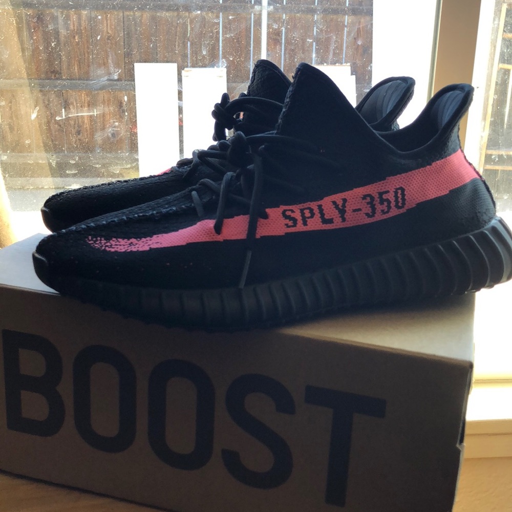Yeezy 350 V2 Core Black